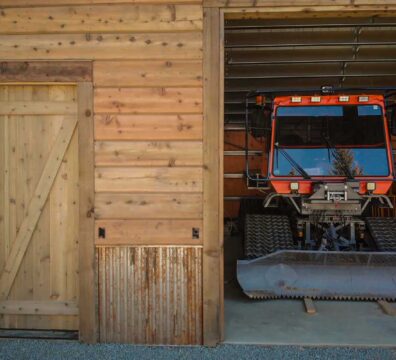 Floresta Great Western Buildings Steel building With Wood Plank Siding Snowcat Storage (5)